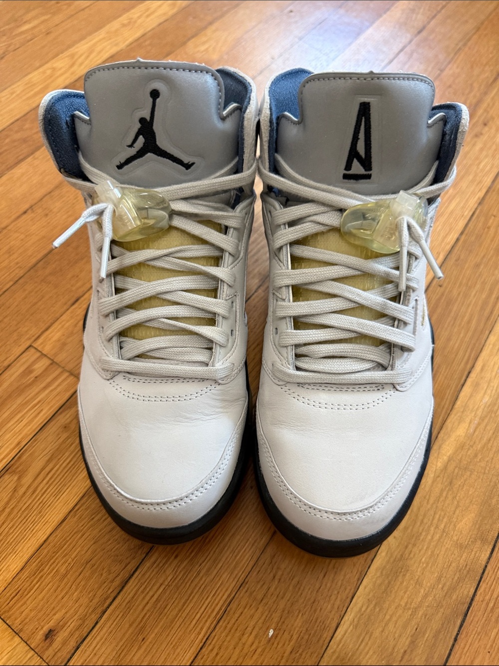 Jordan 5 Retro
A Ma Maniére Dawn (Women's) PREOWNED EXCELLENT SIZE 9 W